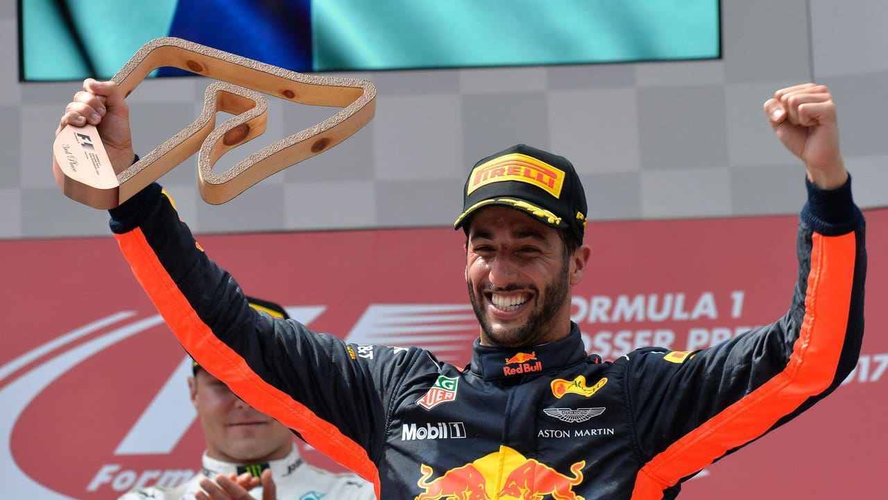 Daniel Ricciardo freute sich über Platz drei.