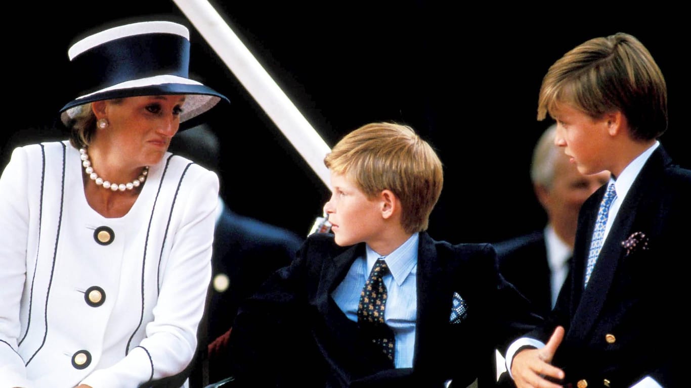 Prinzessin Diana mit ihren Söhnen ein Jahr vor ihrem Tod.