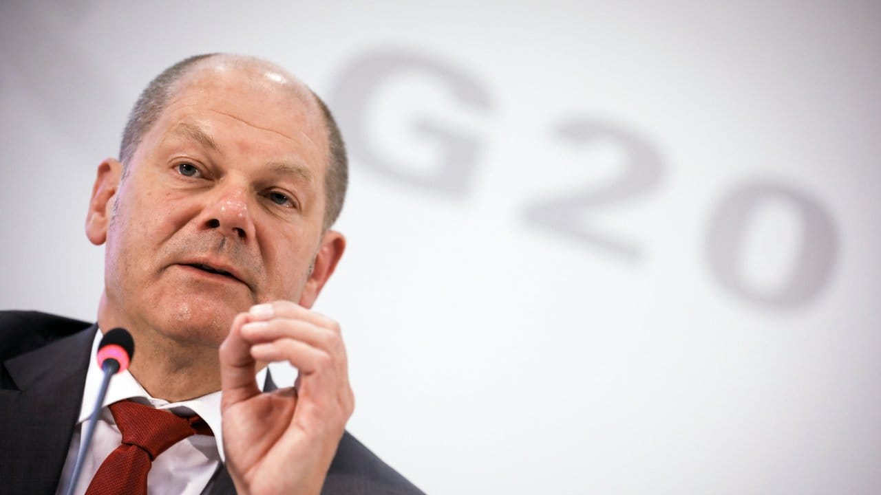 Hamburgs Erster Bürgermeister Olaf Scholz bei einer Pressekonferenz zur Gipfelbilanz: "Das ist die schwerste Stunde, ganz sicher". Hamburgs Erster Bürgermeister Olaf Scholz bei einer Pressekonferenz zur Gipfelbilanz: "Das ist die schwerste Stunde, ganz sicher".