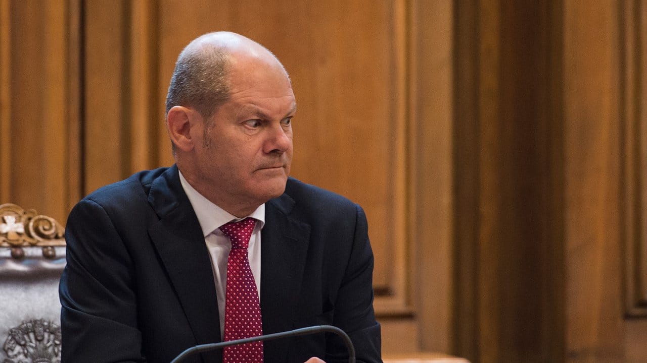 Hamburgs Erster Bürgermeister Olaf Scholz während der Sitzung der Hamburgischen Bürgerschaft im Rathaus. Hamburgs Erster Bürgermeister Olaf Scholz während der Sitzung der Hamburgischen Bürgerschaft im Rathaus.