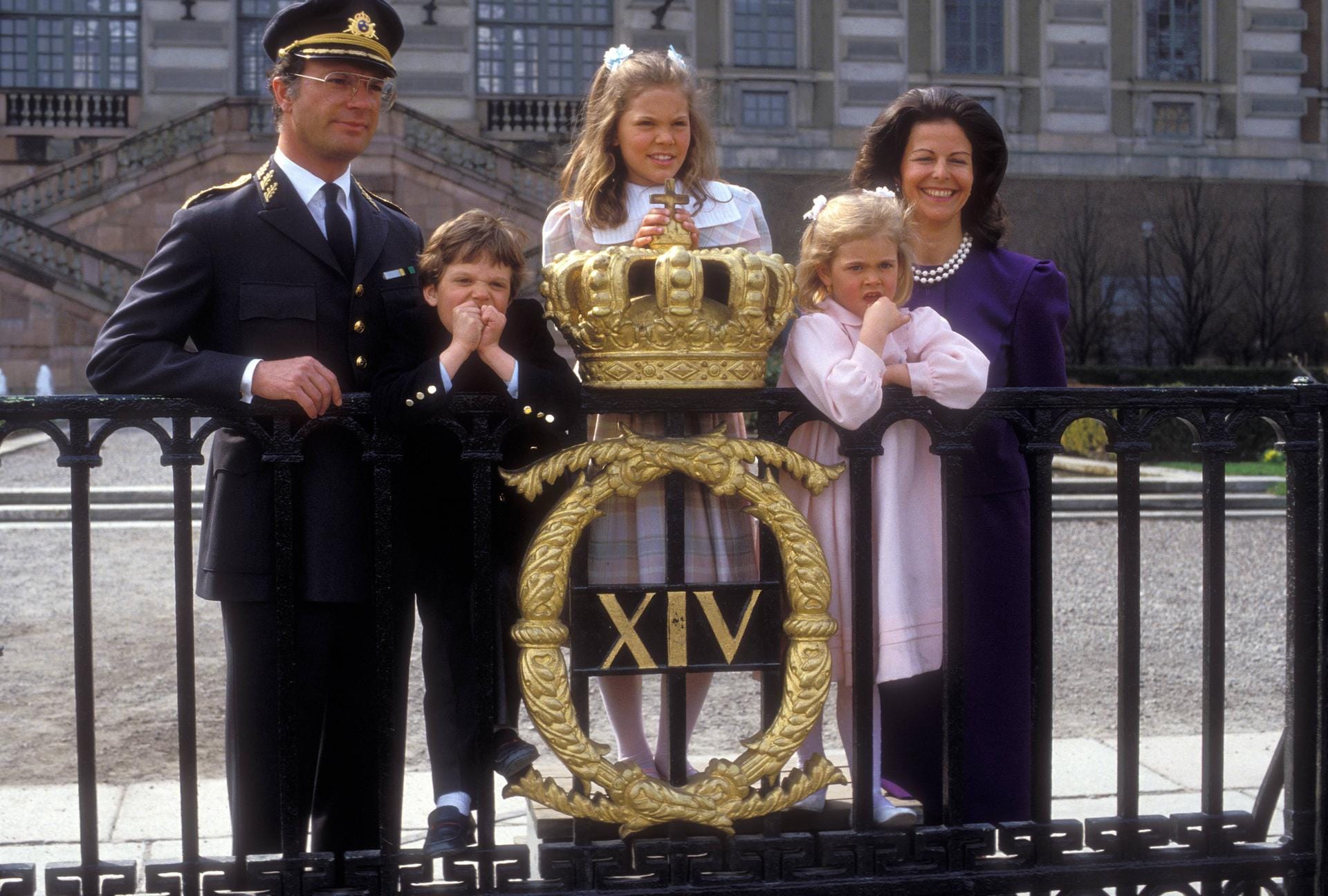Victoria mit ihren Eltern, König Carl Gustaf und Königin Silvia, sowie ihren Geschwistern, Carl Philip und Madeleine, als junges Mädchen.
