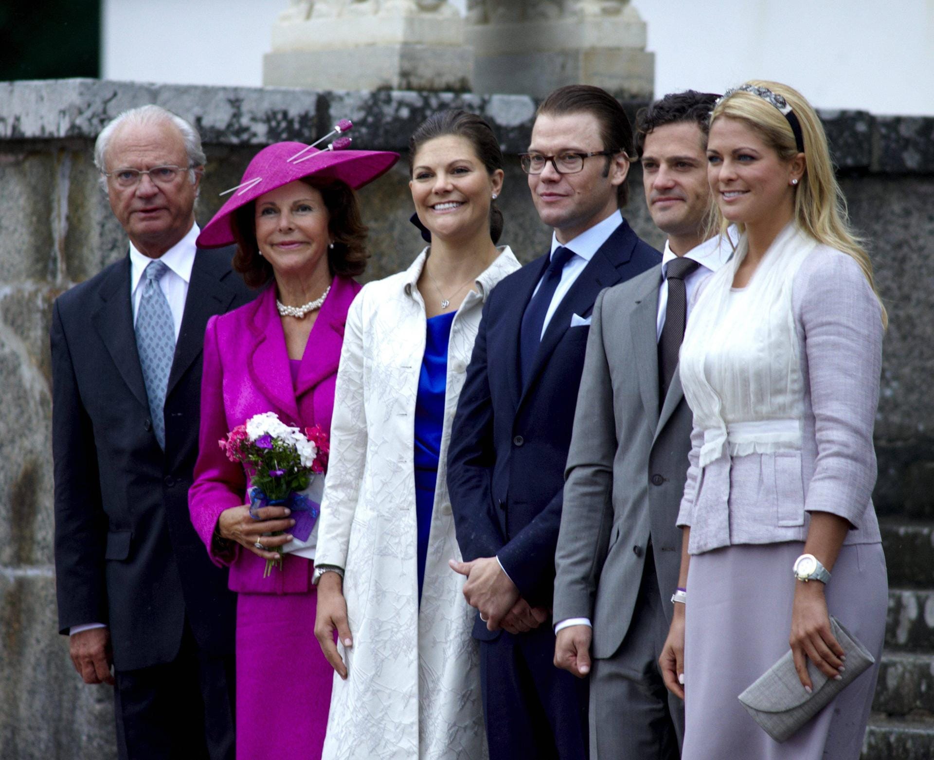 Das schwedische Königspaar mit seinen drei Kindern und Schwiegersohn Daniel im Jahr 2010.