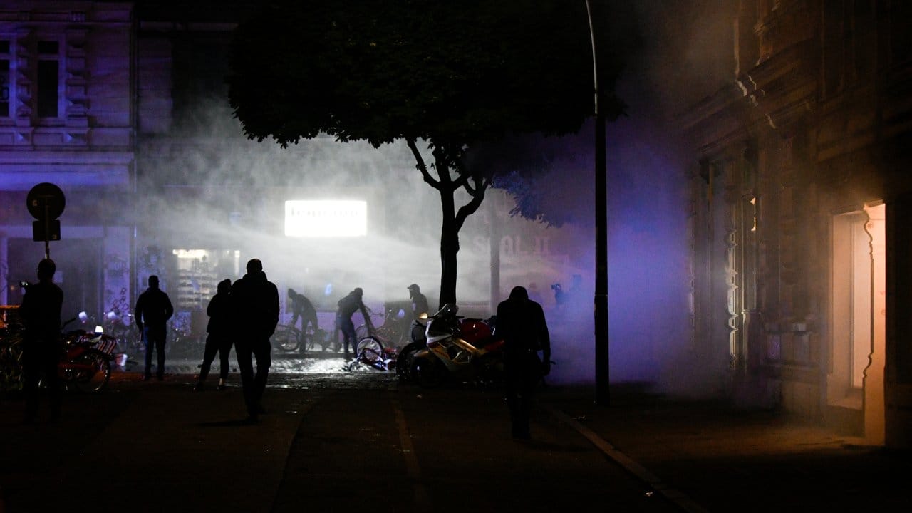 Tränengas wabert durch das Schanzenviertel. Tränengas wabert durch das Schanzenviertel.