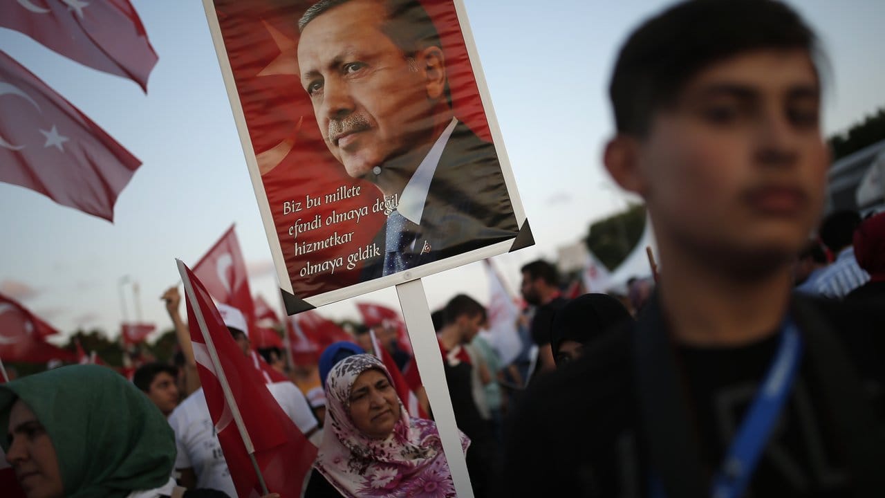 Plakat mit dem türkischen Präsidenten Erdogan.