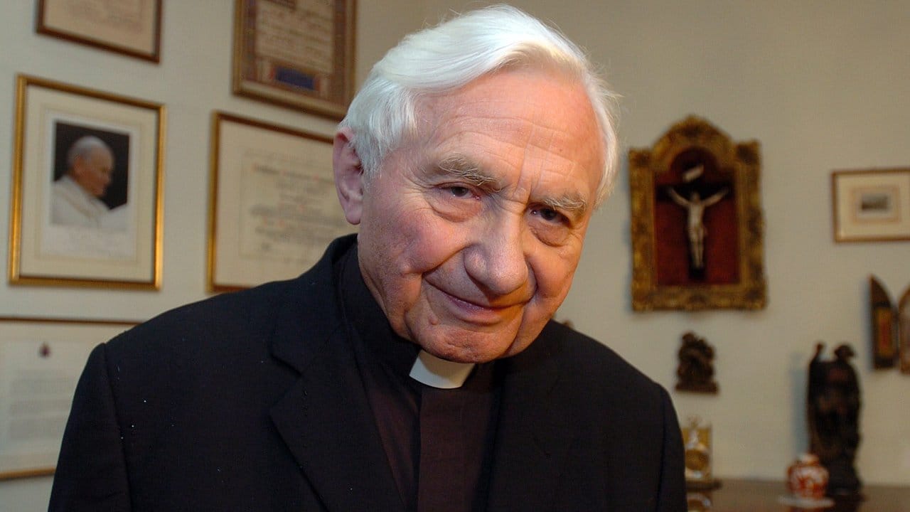 Dem früheren Domkapellmeister Georg Ratzinger wird in dem Bericht "Wegschauen" vorgeworfen.