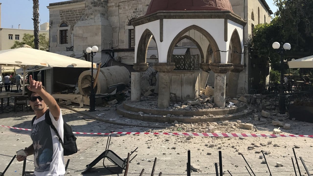 Schäden an einer Moschee auf Kos nach einem starken Erdbeben.