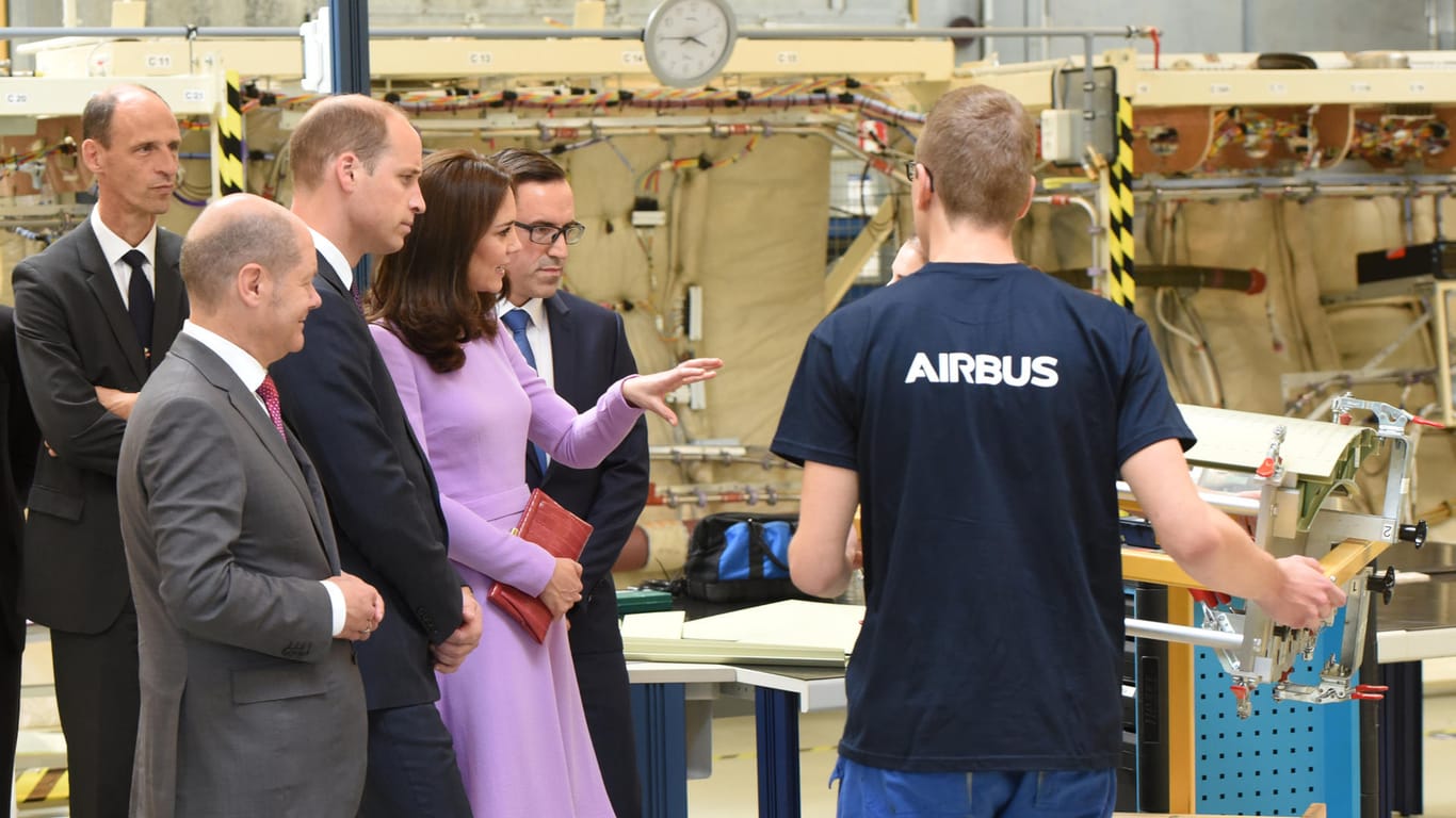 William und Kate bei der Besichtigung im Hamburger Werk des Flugzeugbauers Airbus.