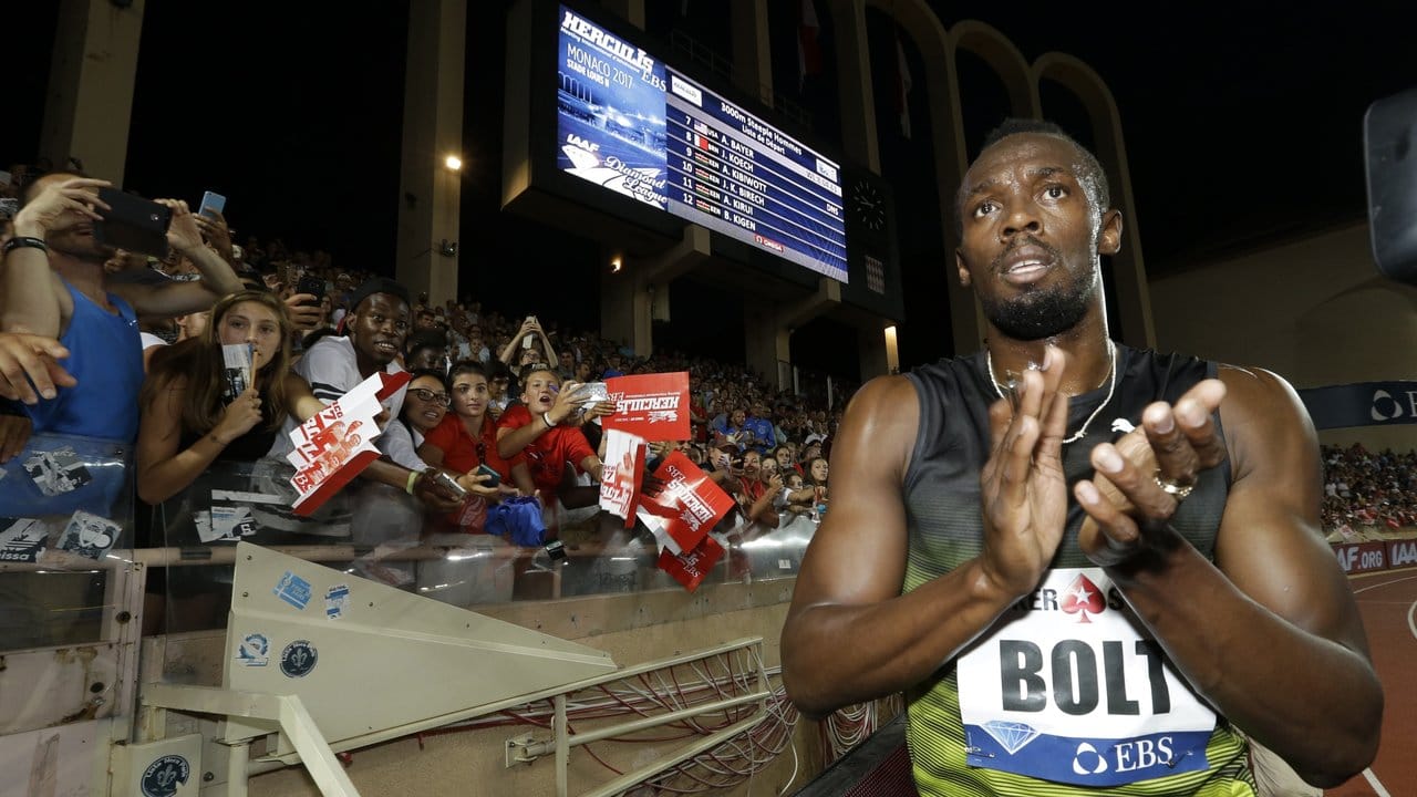 Usain Bolt freut sich über seinen Sieg im 100-Meter-Sprint in 9,95 Sekunden.