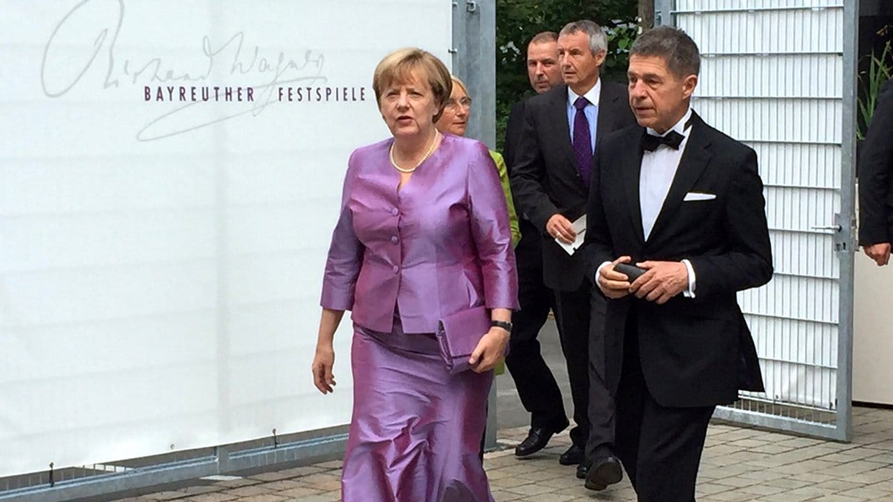 Bundeskanzlerin Angela Merkel 2016 mit ihrem Ehemann Joachim Sauer bei den Festspielen in Bayreuth.