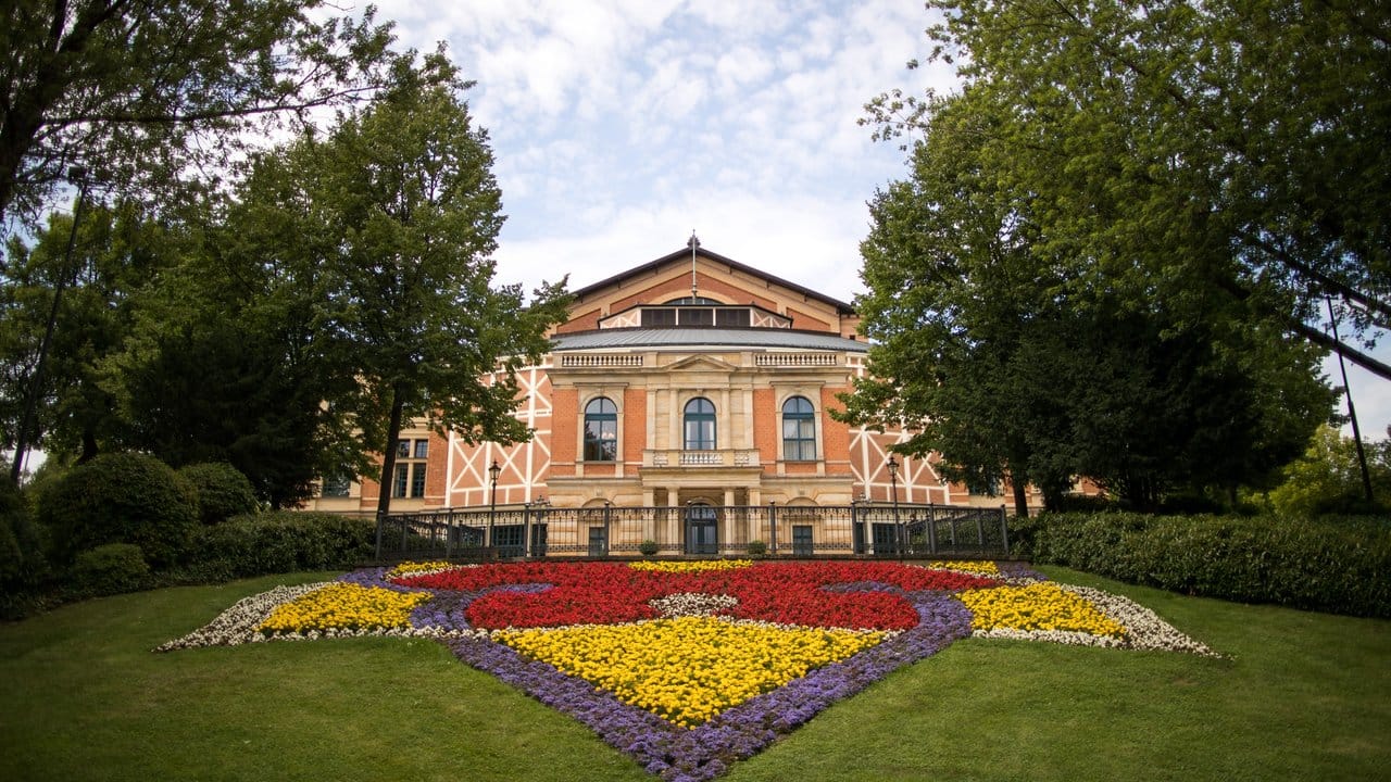 Blick auf das Festspielhaus in Bayreuth.