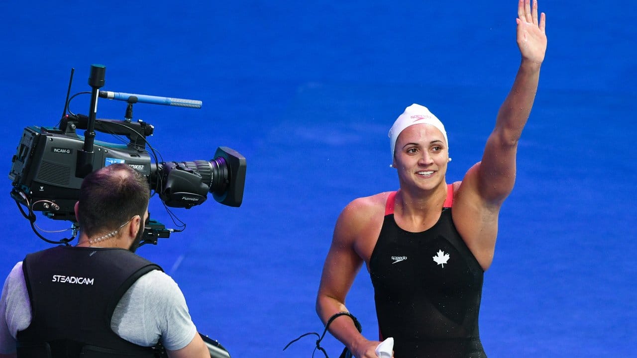 Jacqueline Masse schwamm über 100 Meter Rücken in Weltrekordzeit zu ihrer ersten WM-Goldmedaille.
