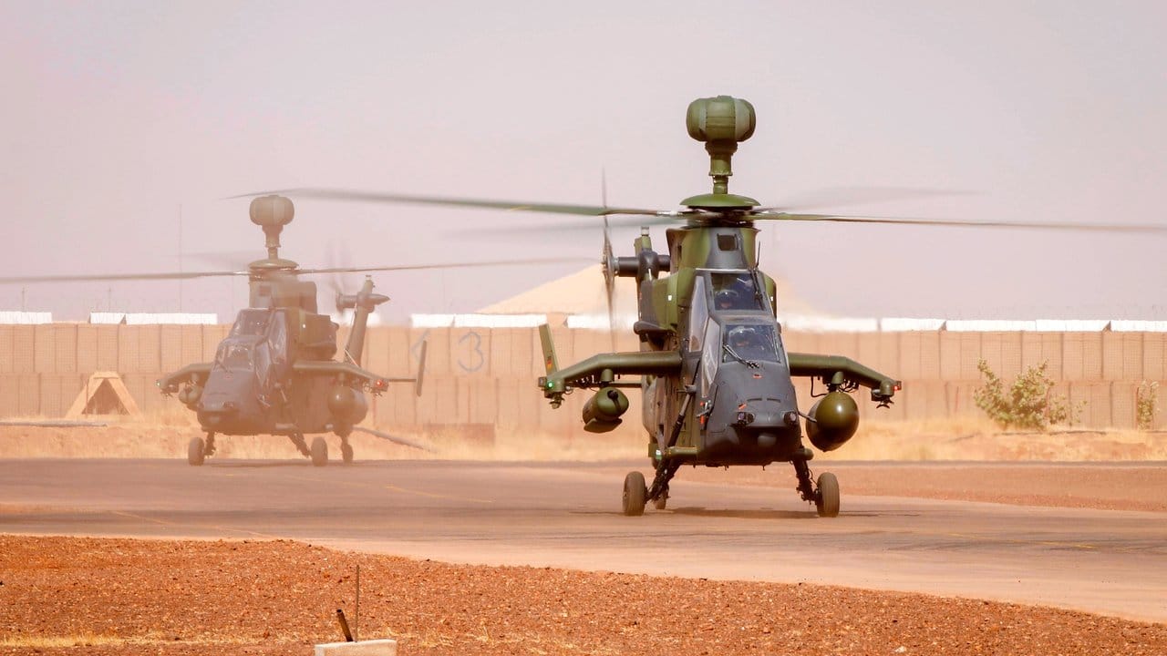 Ankunft der ersten zwei Kampfhubschrauber des Typs Tiger in Mali.