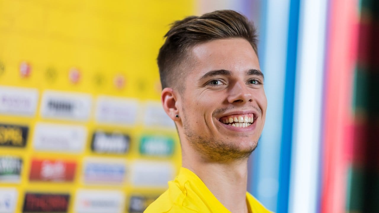 Dortmunds Julian Weigl will seiner Mannschaft spätestens im September wieder auf dem Platz helfen.