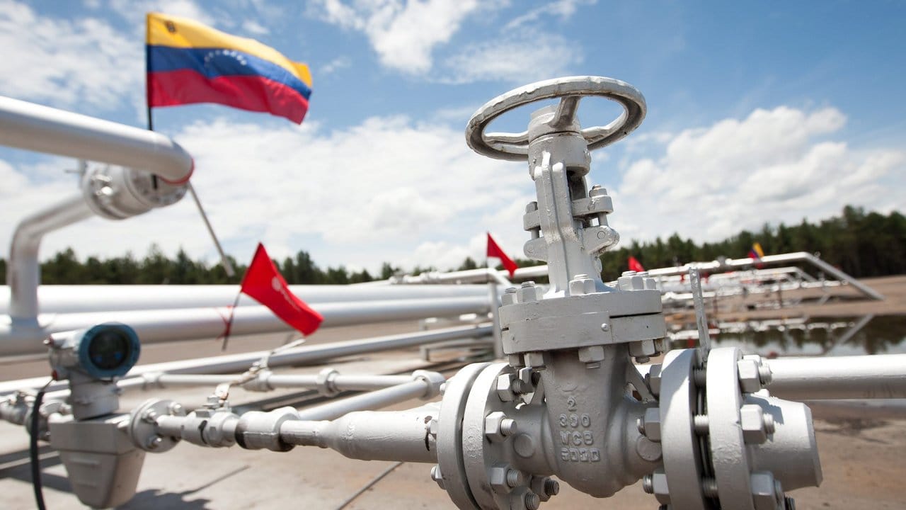 Blick auf das Ölfeld in Morichal im Orinoco-Gürtel in Venezuela.