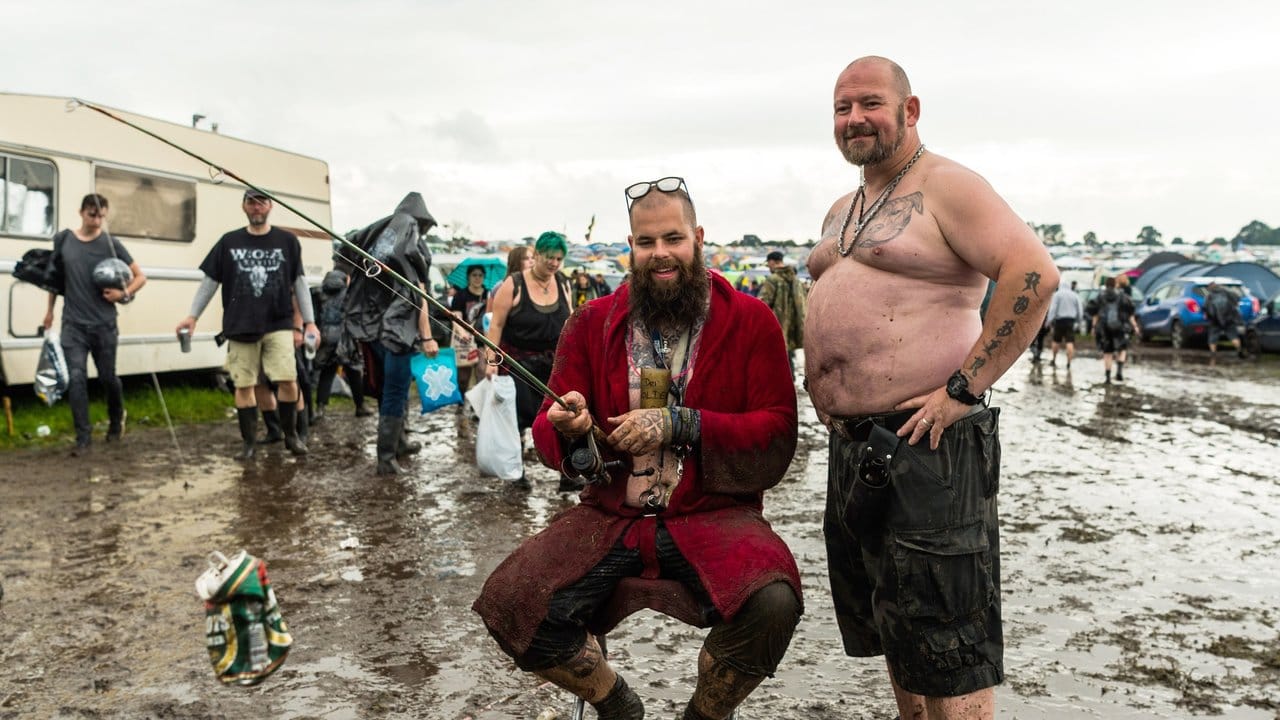 Angeln im Schlamm gehört beim größten Metal-Festival der Welt einfach dazu.