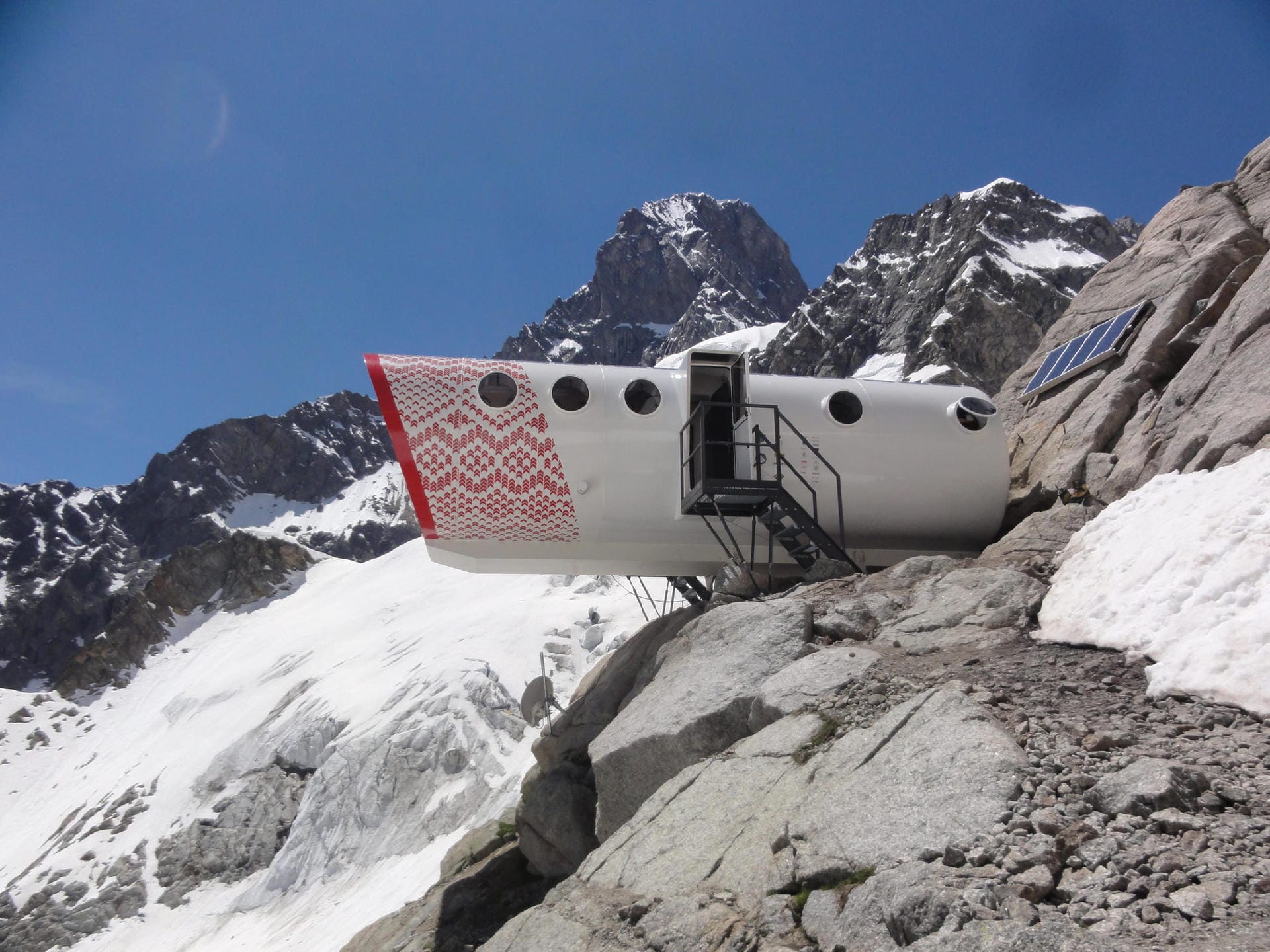 Wer sich auf den Mont Blanc traut, dem geht es vor allem ums Bergsteigen. Die Gervasutti-Schutzhütte kann er auf der italienischen Seite des Berges bestaunen.