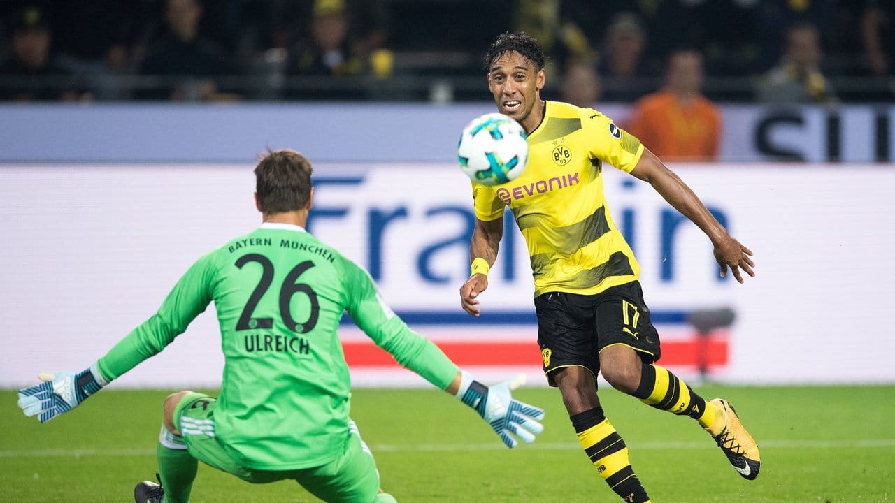 Der Dortmunder Toptorjäger schlenzte mit dem rechten Fuß den Ball ins Tor.