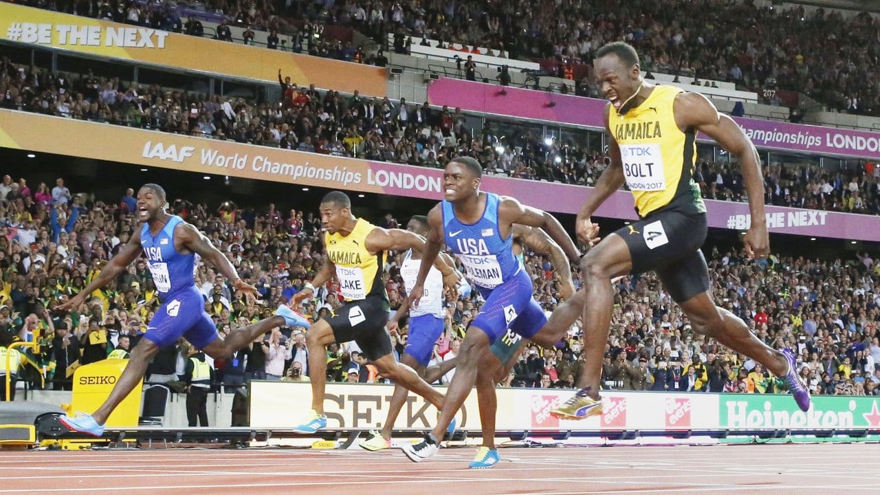 Justin Gatlin (l) jubelt im Ziel über die Goldmedaille im 100-Meter-Rennen.