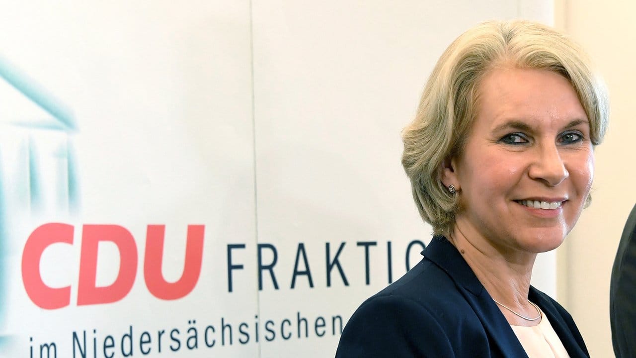 Elke Twesten hatte ihren Austritt aus der Grünen-Fraktion im niedersächsischen Landtag verkündet - und dadurch eine Regierungskrise ausgelöst. Elke Twesten hatte ihren Austritt aus der Grünen-Fraktion im niedersächsischen Landtag verkündet - und dadurch eine Regierungskrise ausgelöst.