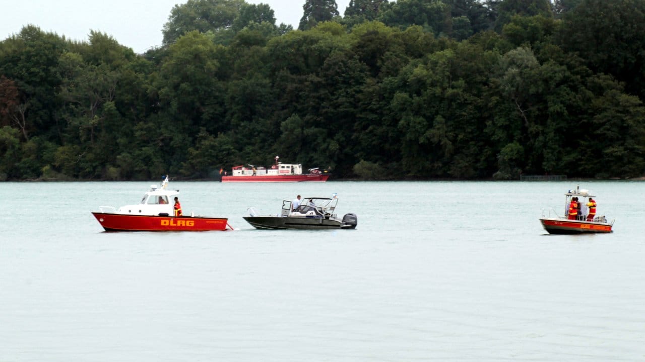 Einsatzkräfte an der Absturzstelle des Kleinflugzeugs im Bodensee bei Konstanz. Einsatzkräfte an der Absturzstelle des Kleinflugzeugs im Bodensee bei Konstanz.