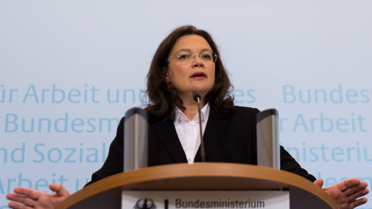 Bundesarbeitsministerin Andrea Nahles (SPD) in Berlin auf einer Pressekonferenz. Bundesarbeitsministerin Andrea Nahles (SPD) in Berlin auf einer Pressekonferenz.