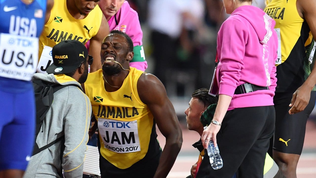 Usain Bolt musste als Schlussläufer verletzt aufgeben.