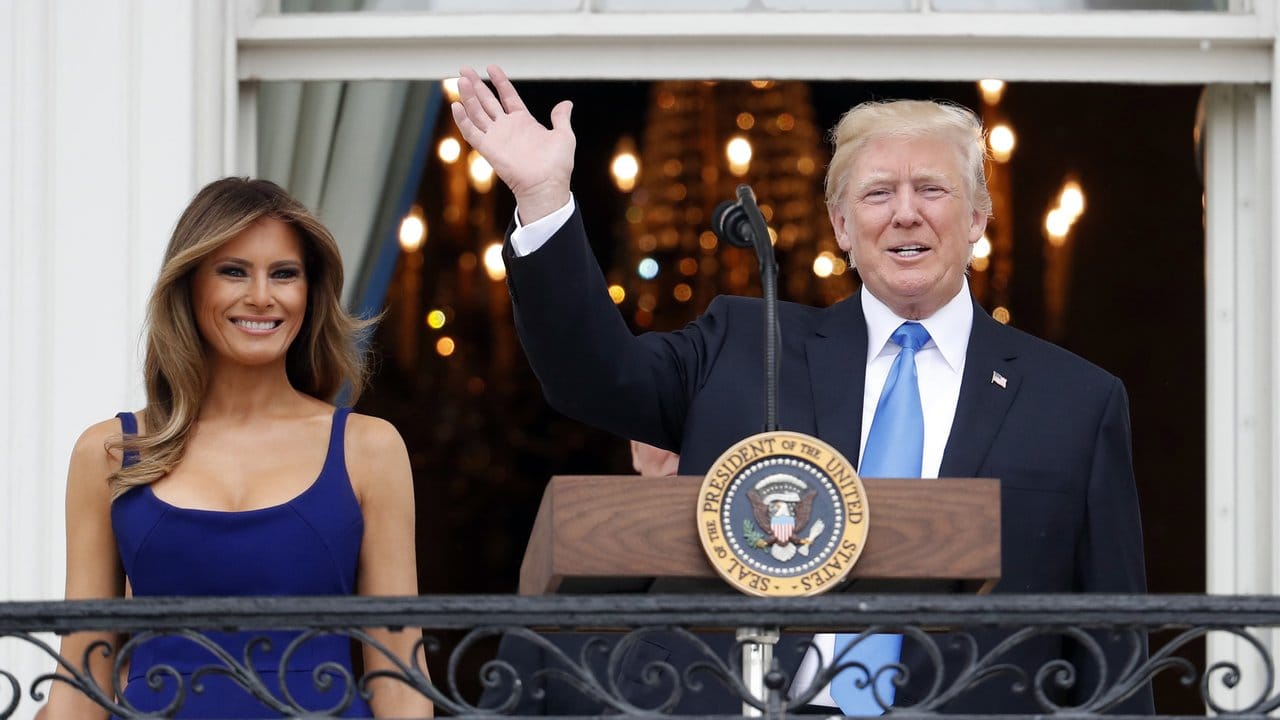 Donald Trump und First Lady Melania sind die Hauptfiguren in der amerikanischen Schmierenkömodie.