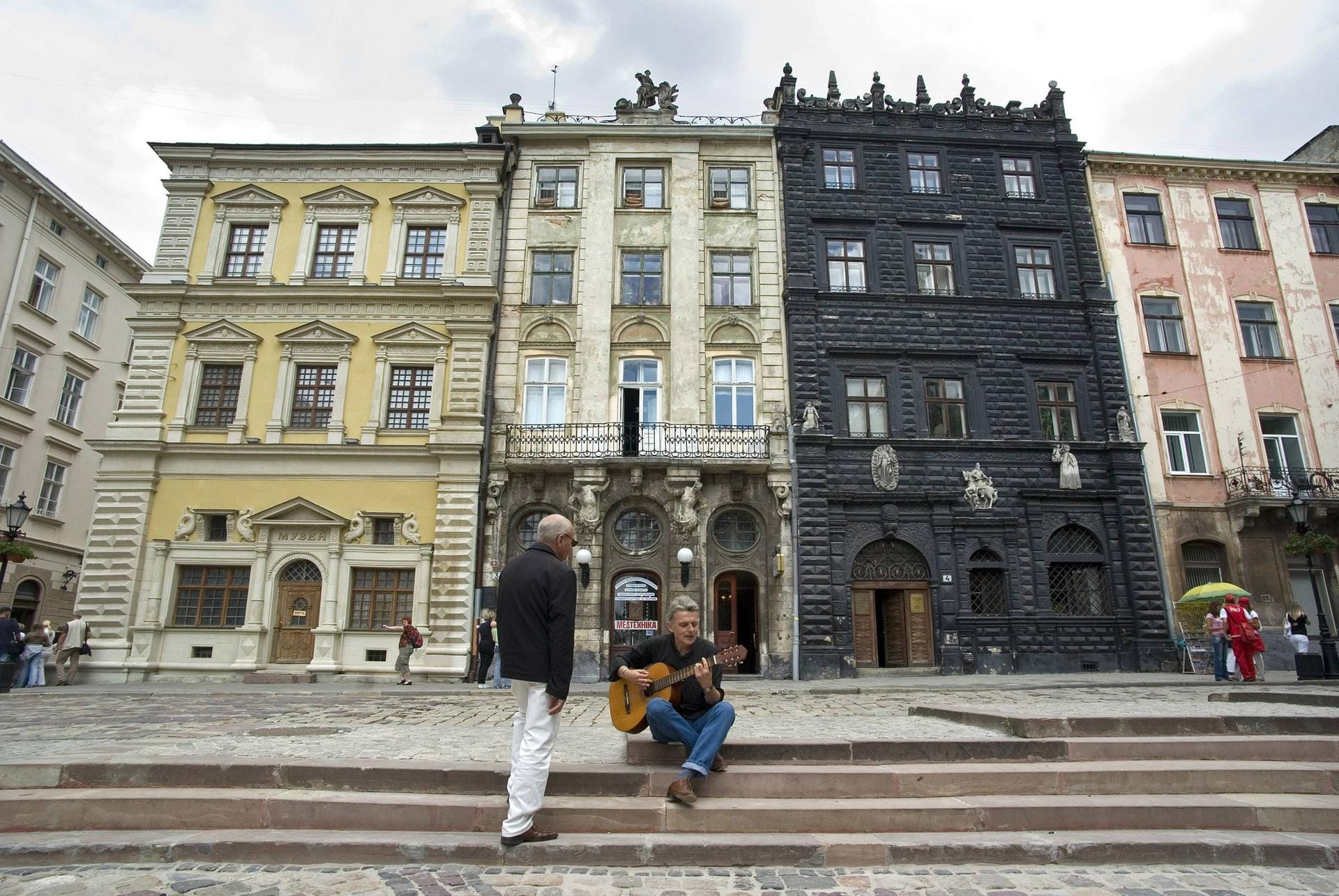 Das Schwarze Haus am Grossen Markt (Rynok). Der Rynok ist UNESCO-Weltkulturerbe und zählt zu den fünf wichtigsten Renaissance-Marktplätzen.