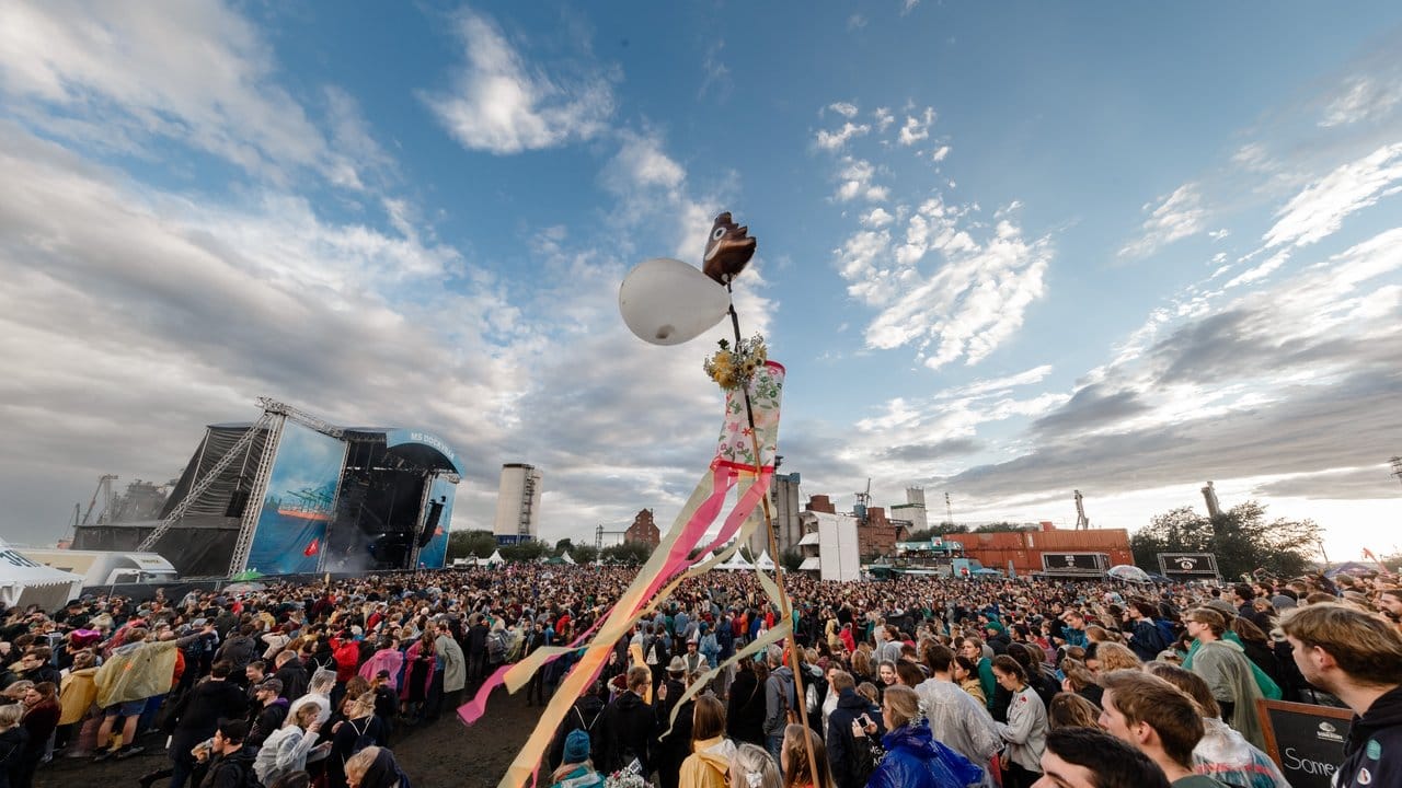 Geht doch: Blauer Himmel über Hamburg beim Dockville-Festival.