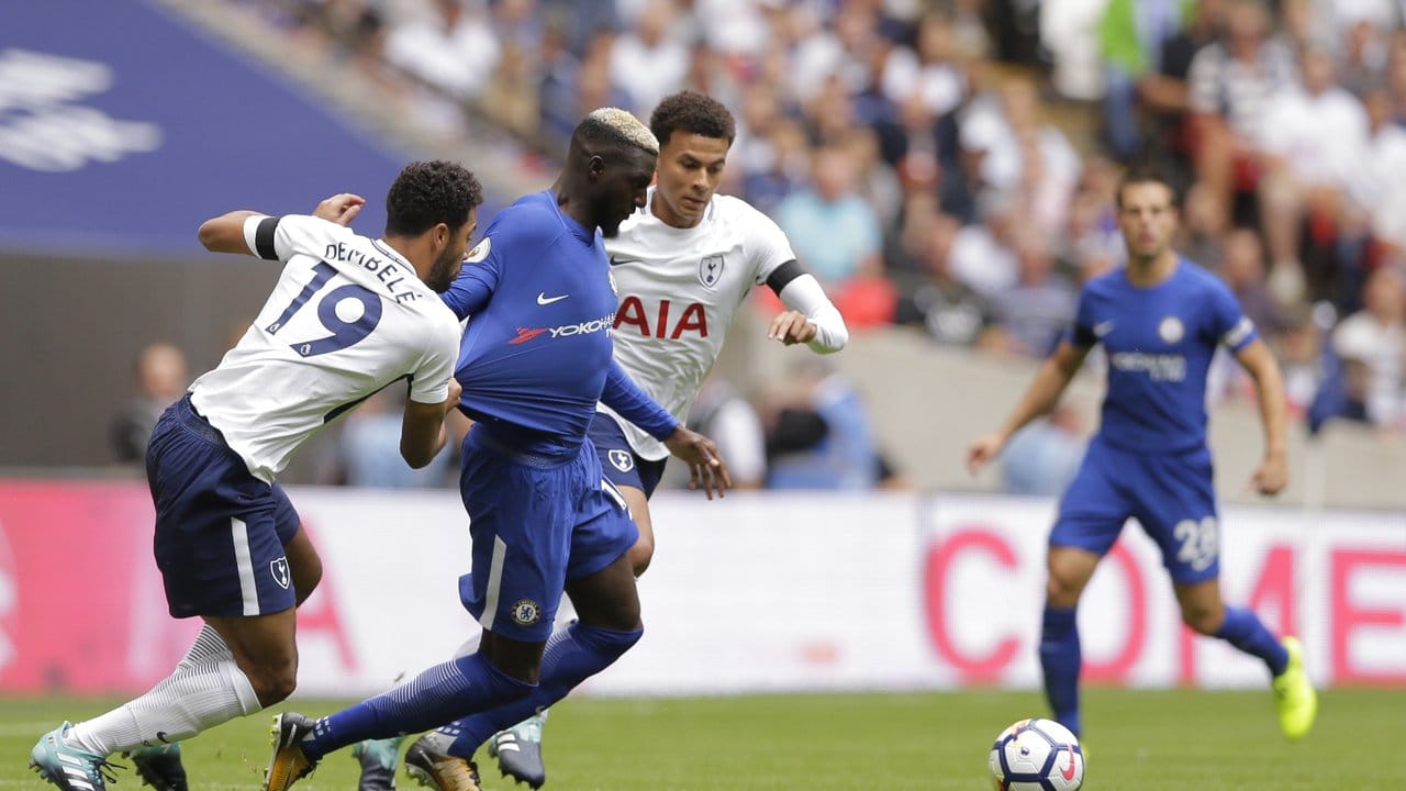 Meister Chelsea setzte sich mit 2:1 bei Vize-Meister Tottenham Hotspur durch.