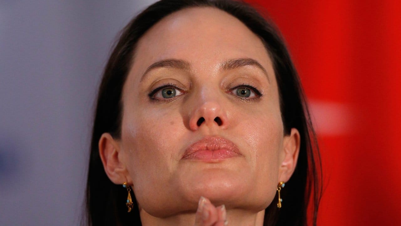 Mit ihrem Regiedebüt "First They Killed My Father" will Angelina Jolie ihre Kritiker überzeugen.