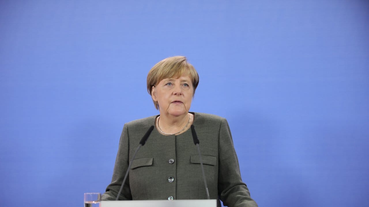 Im Konflikt mit der Türkei schließt Kanzlerin Merkel eine nochmalige Verschärfung der deutschen Linie nicht aus.