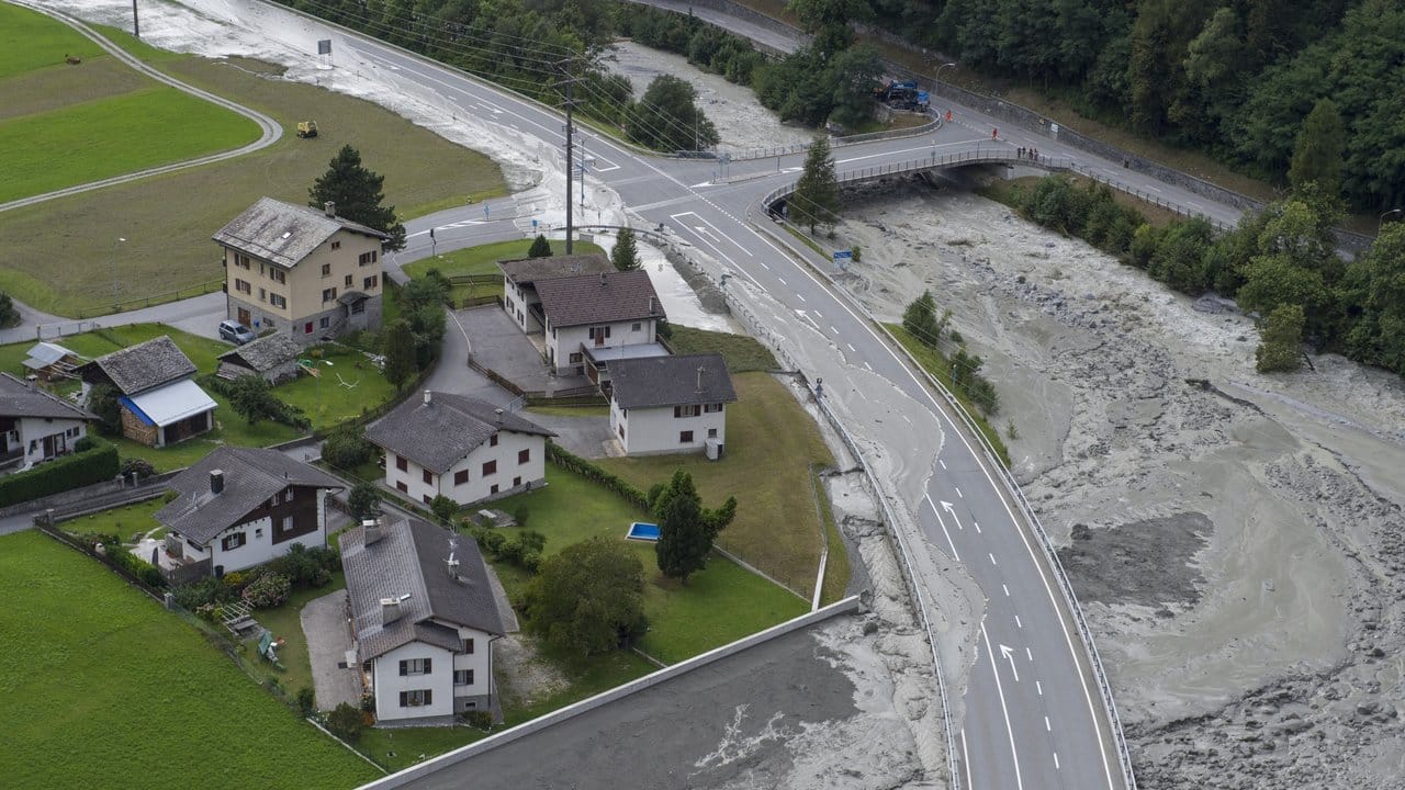 Bondo liegt an der Grenze zu Italien, rund 35 Kilometer südwestlich von St. Bondo liegt an der Grenze zu Italien, rund 35 Kilometer südwestlich von St.