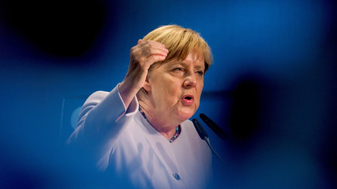 Angela Merkel spricht sich für eine Verlängerung der Grenzkontrollen im Schengen-Raum aus.