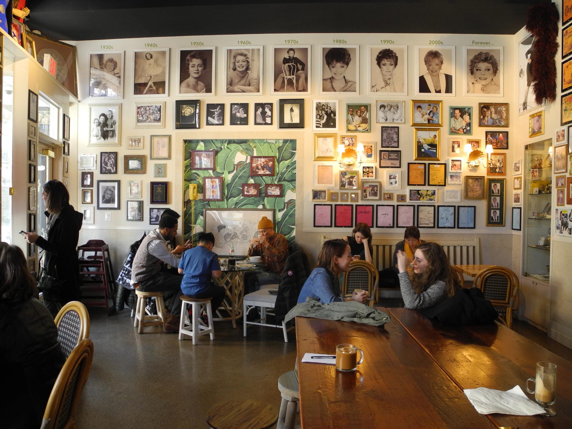 Themen-Bars in New York: Oscar Wilde Fans und Co. trinken in eigentümlichen Ambiente