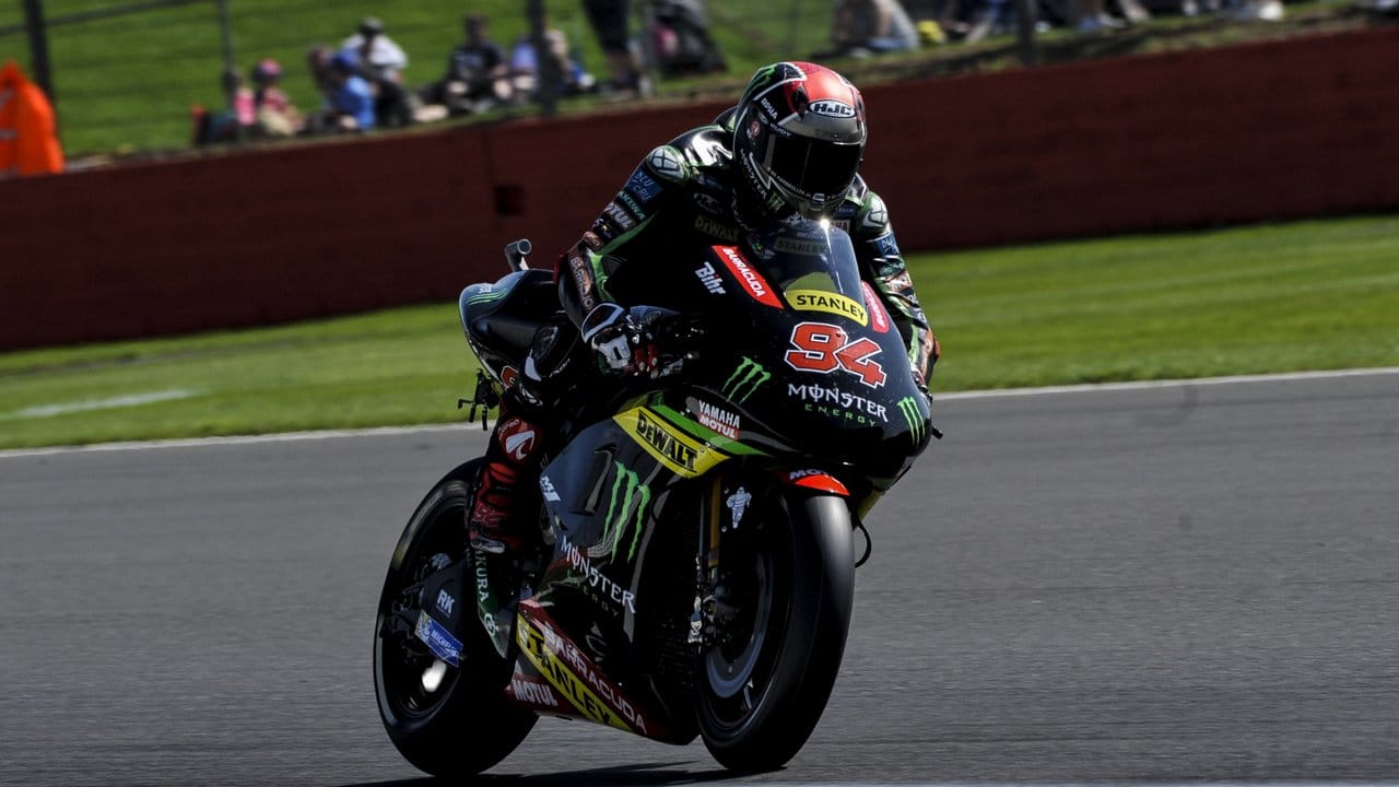 Nach einem Sturz beim Warm-up darf Jonas Folger nicht beim Rennen in Silverstone starten.