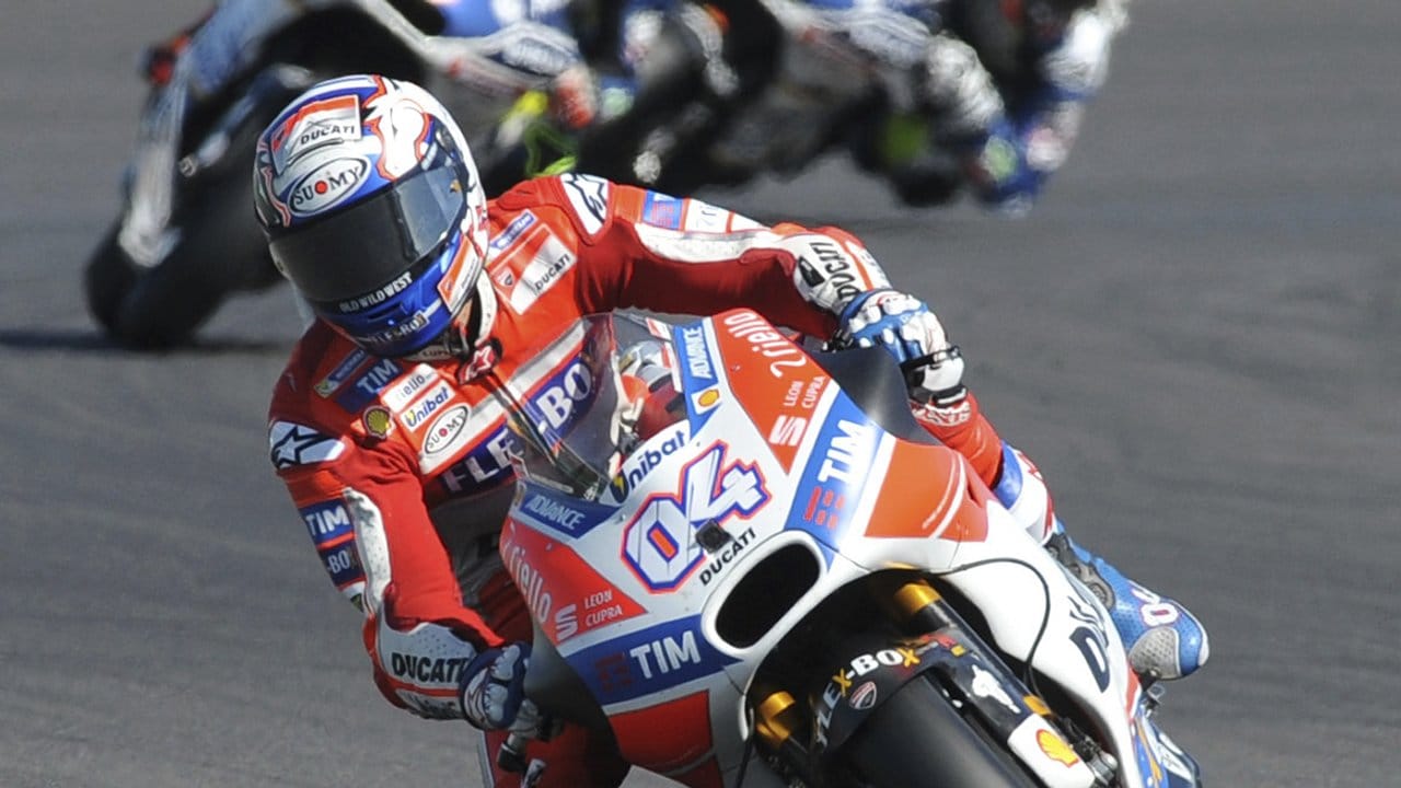 Andrea Dovizioso sichert sich in Silverstone in der Klasse MotoGP den Sieg.