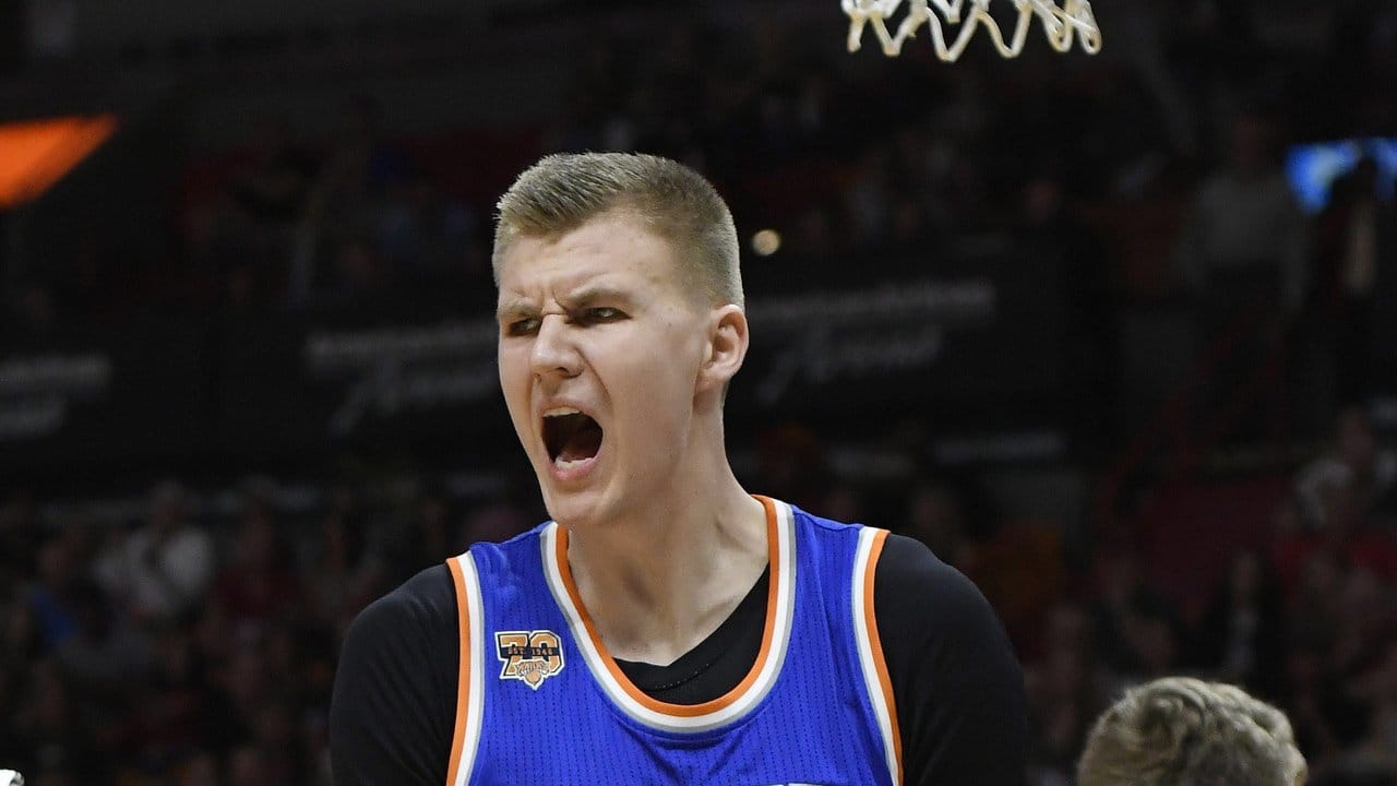 Der Lette Kristaps Porzingis verfügt über einen guten Dreipunktewurf und unglaubliche Athletik. Der Lette Kristaps Porzingis verfügt über einen guten Dreipunktewurf und unglaubliche Athletik.