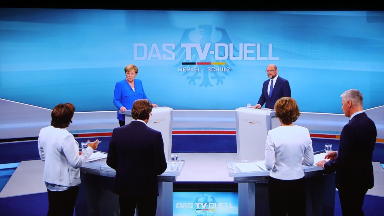 Screenshot des TV-Duellls zwischen der Bundeskanzlerin und CDU-Vorsitzenden Angela Merkel und dem SPD-Kanzlerkandidaten und SPD-Vorsitzenden Martin Schulz in Berlin. Screenshot des TV-Duellls zwischen der Bundeskanzlerin und CDU-Vorsitzenden Angela Merkel und dem SPD-Kanzlerkandidaten und SPD-Vorsitzenden Martin Schulz in Berlin.