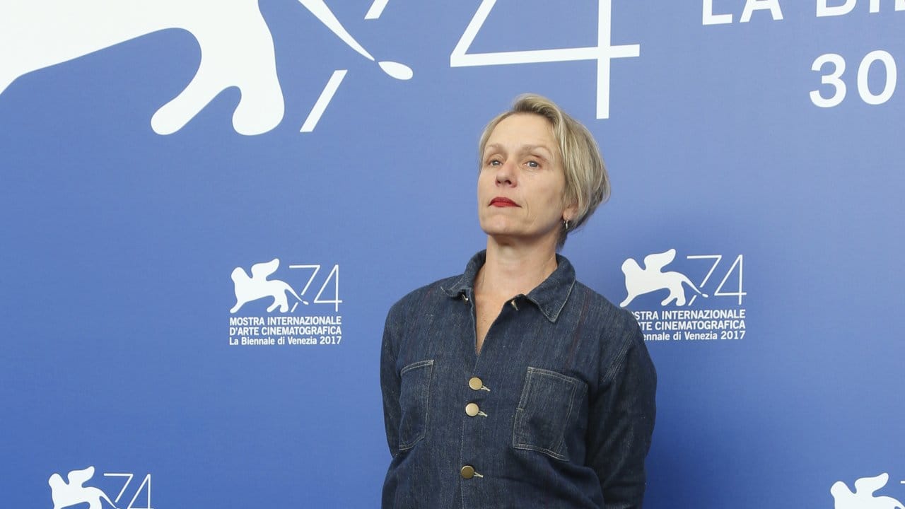 Die US-Schauspielerin Frances McDormand spielt die Hauptrolle in der Tragikomödie "Three Billboards Outside Ebbing, Missouri". Die US-Schauspielerin Frances McDormand spielt die Hauptrolle in der Tragikomödie "Three Billboards Outside Ebbing, Missouri".