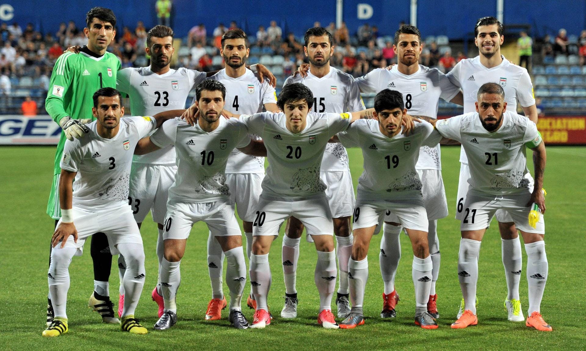 Ganz souverän präsentierte sich auch der Iran in der WM-Qualifikation. Durch ein 2:0 gegen Usbekistan schaffte die Mannschaft um den Ex-Herthaner Ashkan Dejagah (u. r.) bereits Mitte Juni als drittes Team die Qualifikation für Russland 2018.