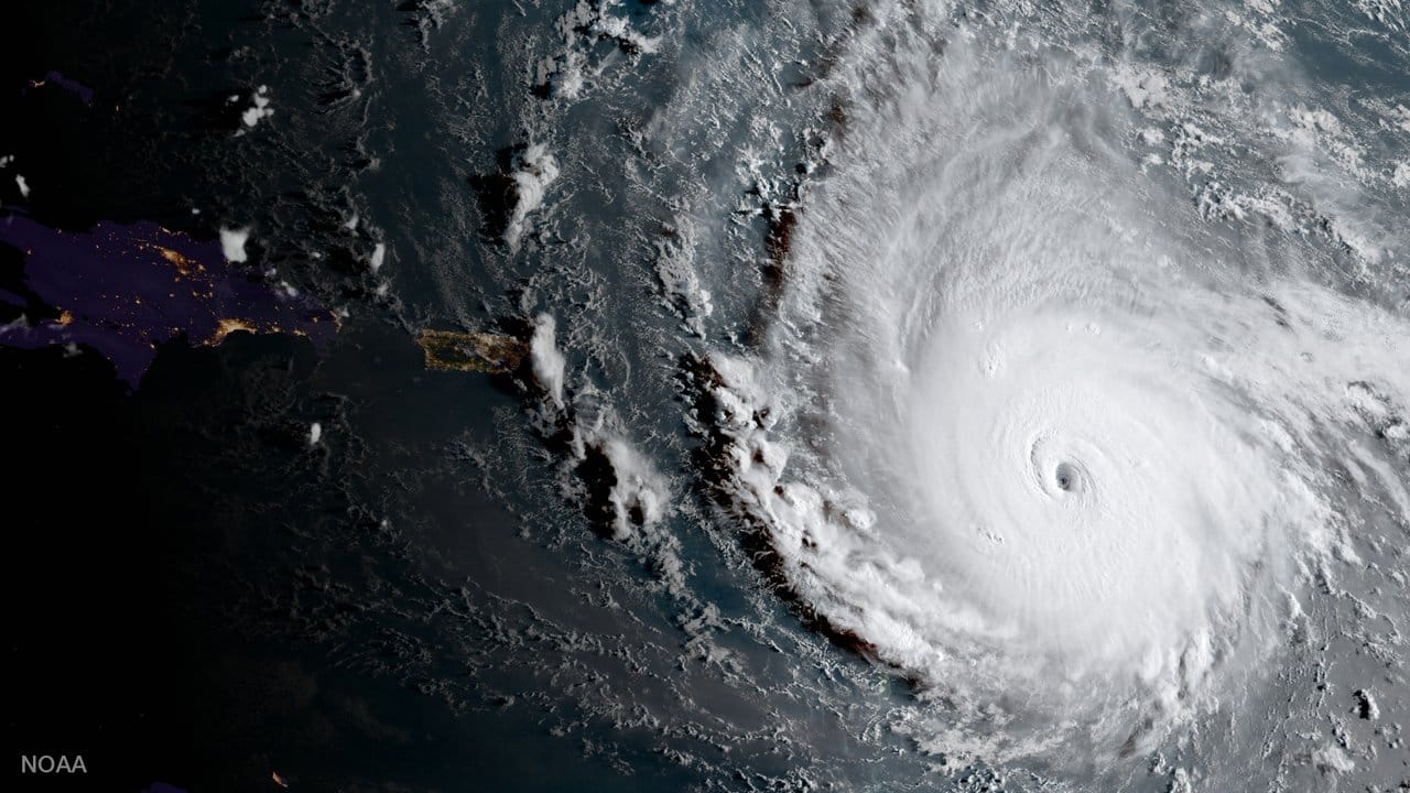 Hurrikan "Irma" bewegt sich mit Windgeschwindigkeiten von bis zu 295 Kilometern pro Stunde auf die Karibik zu.
