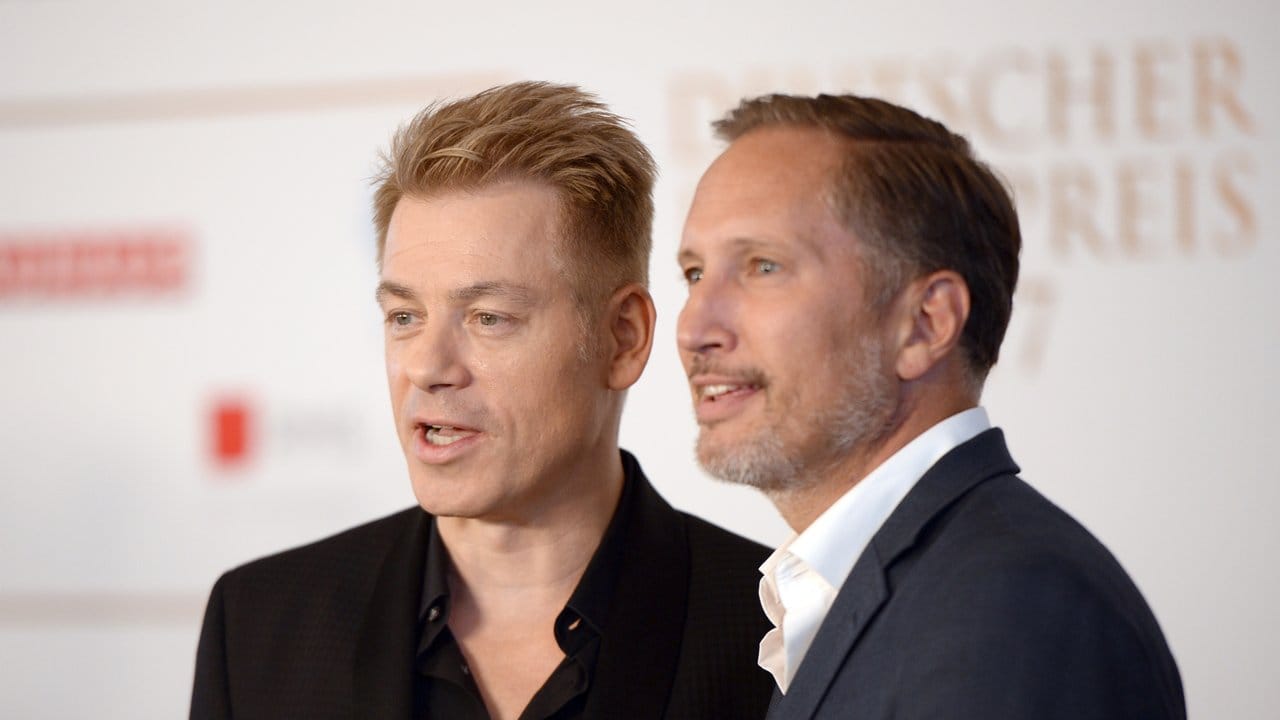 Die Laudatoren Michael Mittermeier (l) und Benno Fürmann in Hamburg bei der Verleihung des Deutschen Radiopreises 2017.