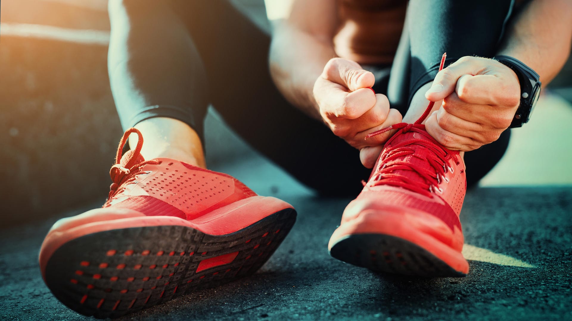 Regelmäßiges Joggen oder andere körperliche Betätigung kann Kopfschmerzen vorbeugen.