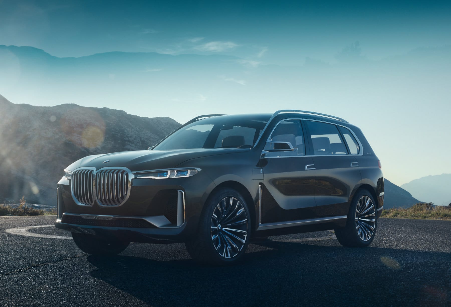 Mit dem BMW X7 legt BMW im Luxussegment nach.
