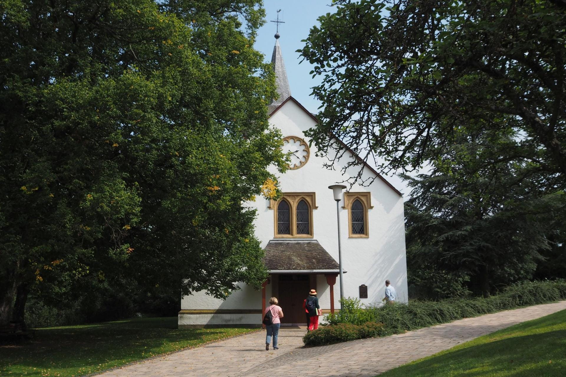 Diese Kirche befindet sich in Niederhosenbach, dem wahrscheinlichen Geburtsort von Hildegard.