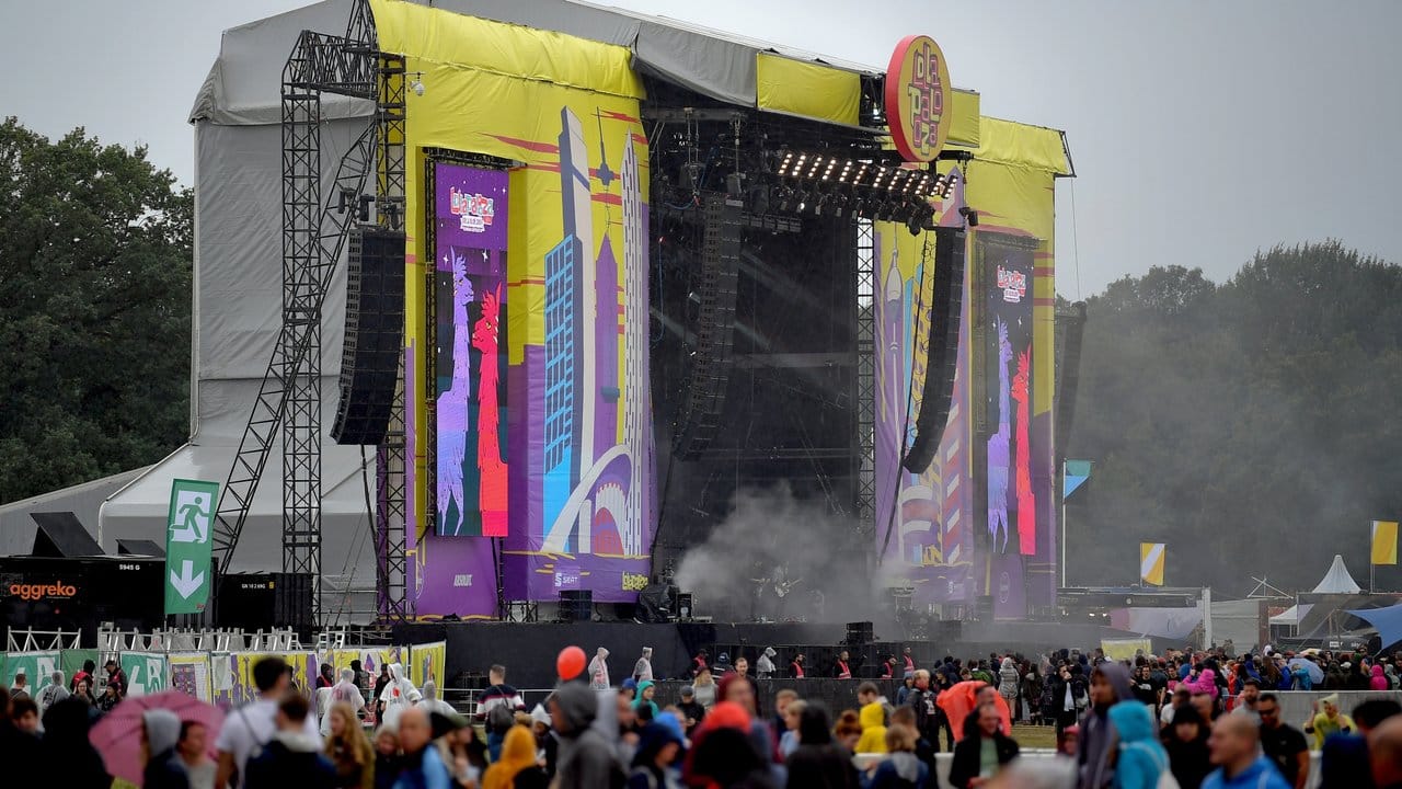 Das Musikfestival Lollapalooza findet dieses Jahr in Hoppegarten statt. Das Musikfestival Lollapalooza findet dieses Jahr in Hoppegarten statt.