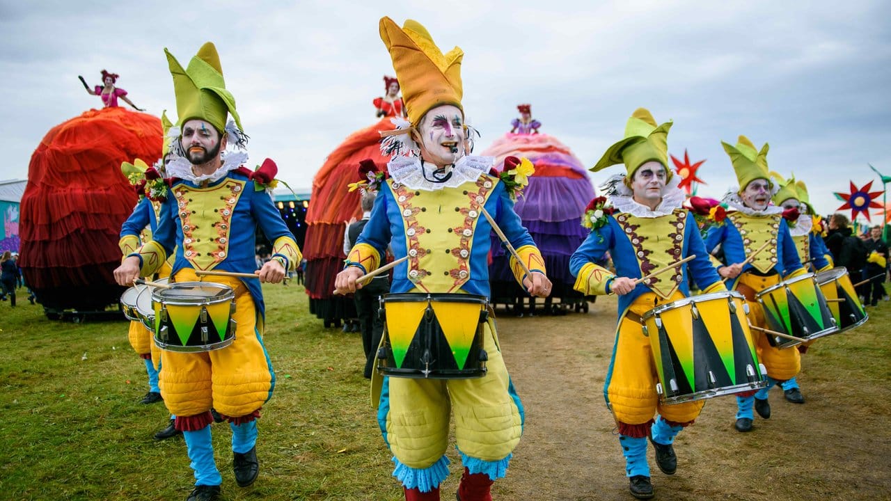 Clowns bestreiten das Rahmenprogramm. Clowns bestreiten das Rahmenprogramm.