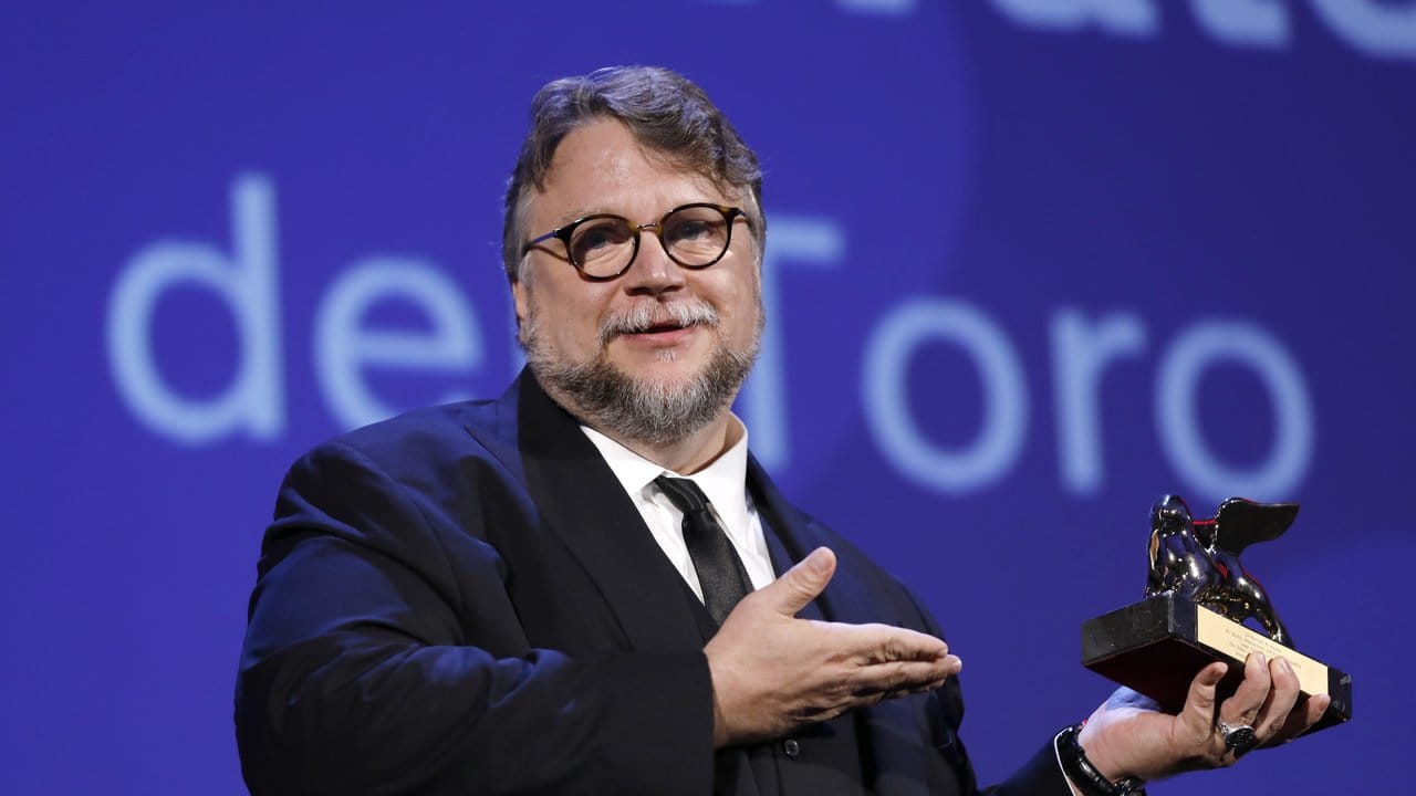 Für seinen fantasievollen Film "The Shape of Water" hat der mexikanische Regisseur Guillermo del Toro den Goldenen Löwen gewonnen. Für seinen fantasievollen Film "The Shape of Water" hat der mexikanische Regisseur Guillermo del Toro den Goldenen Löwen gewonnen.