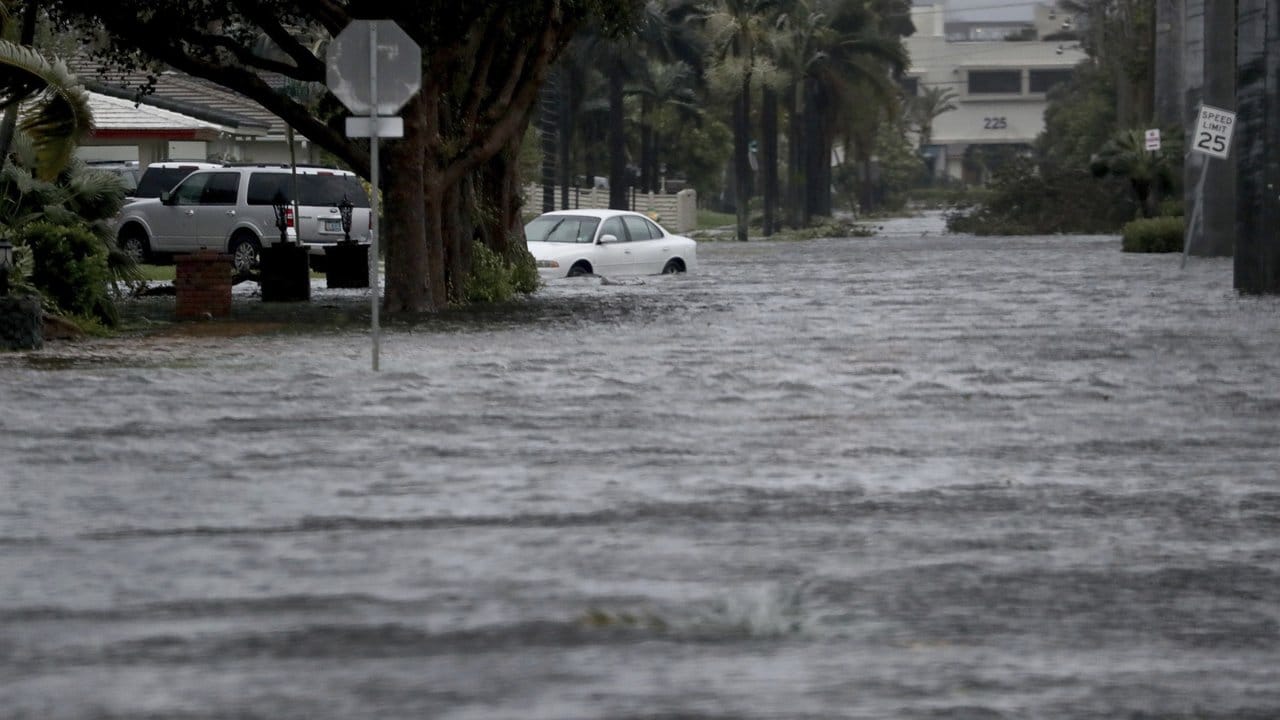Überflutete Straßen in Dania Beach. Überflutete Straßen in Dania Beach.